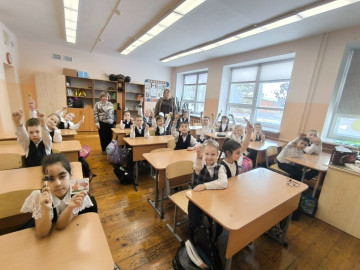 Конкурсно‑игровая программа «Для девчонок озорных, милых, добрых, дорогих» 6+