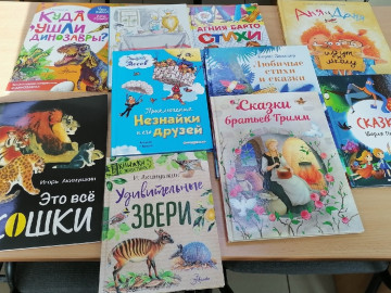 Новый год давно позади, но подарки в нашу библиотеку всё ещё приходят!